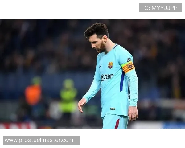 镜头捕捉：梅西赛场小动作引发热议