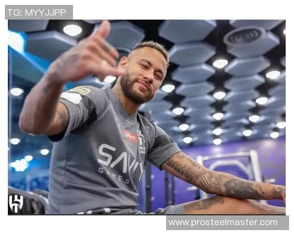 巴黎此举引发球迷强烈反应 社交媒体热议不断 巴黎此举引发球迷强烈反应 社交媒体热议不断